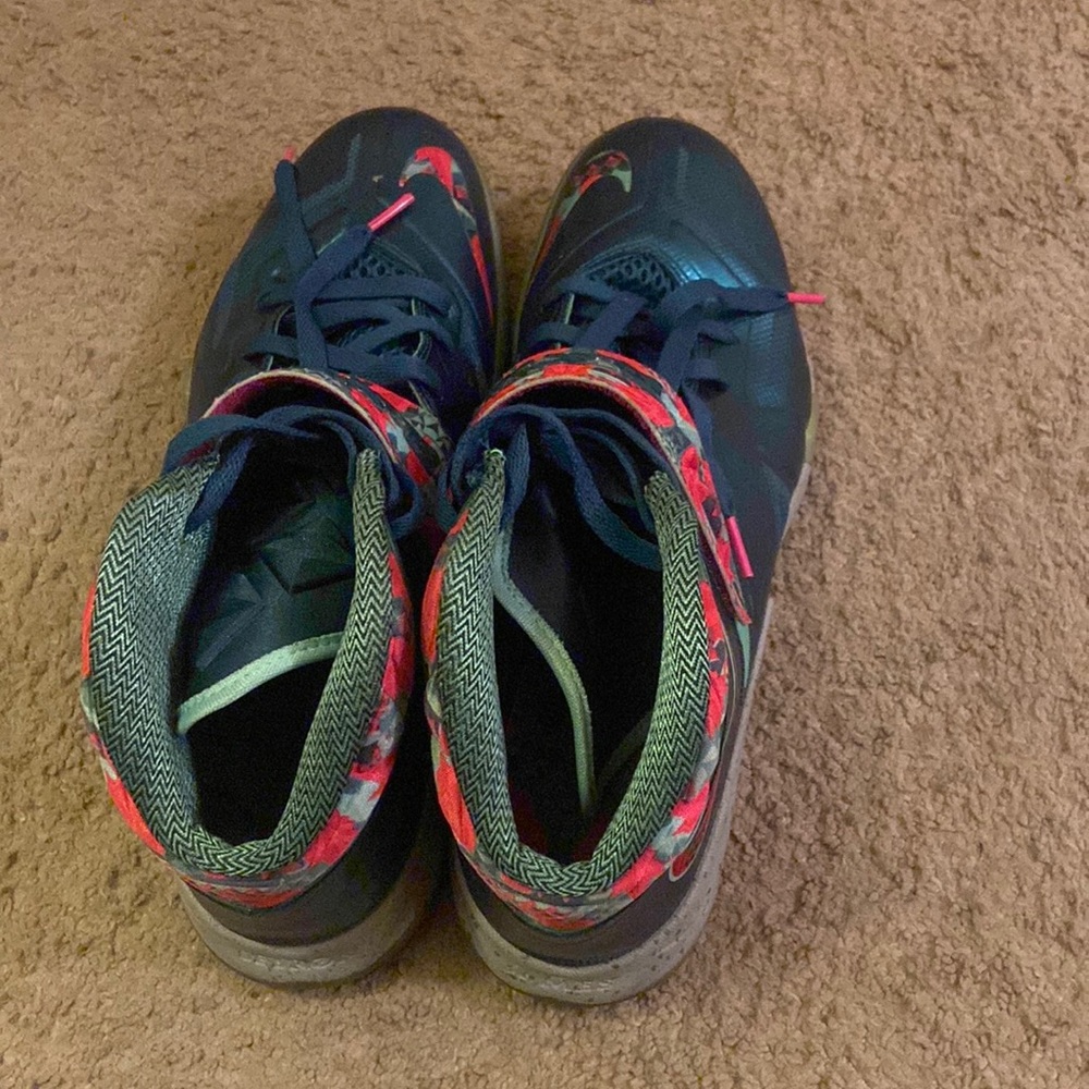 Lebron basketball shoes